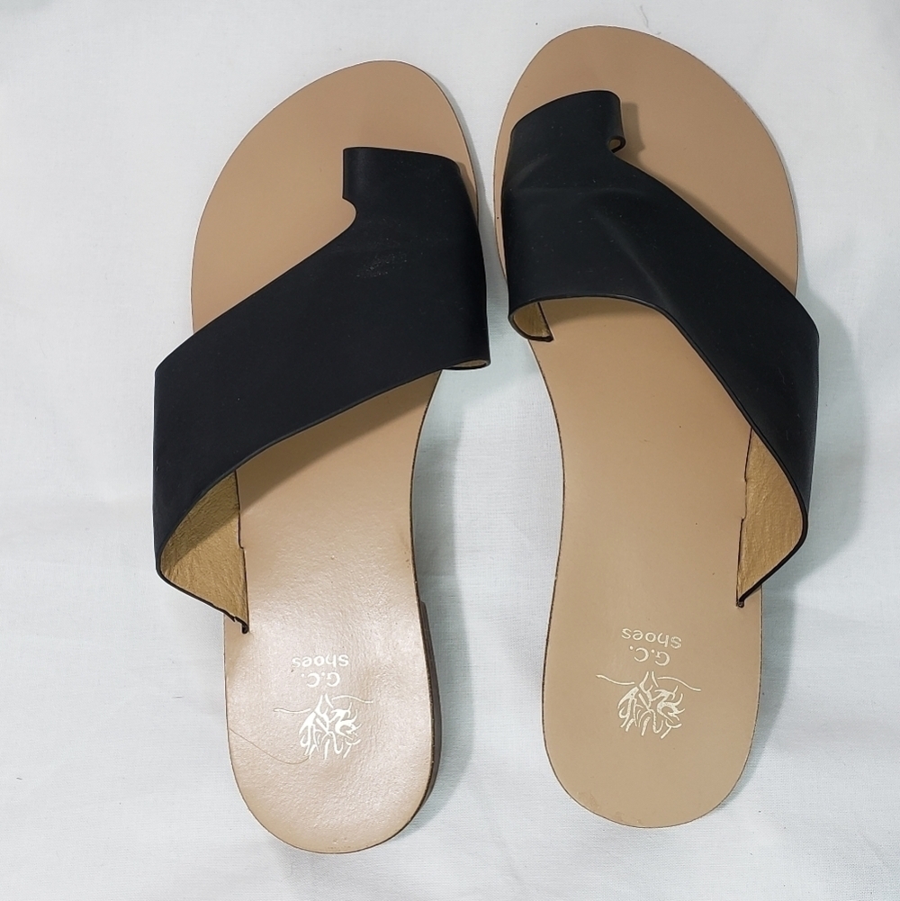 Women's size 7.5 black sandals. Flat soles. Excellent used condition. G.C. shoes